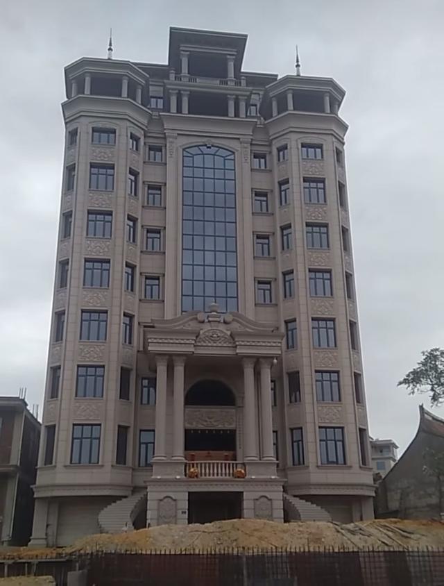 福建之声，向听众朋友们问好