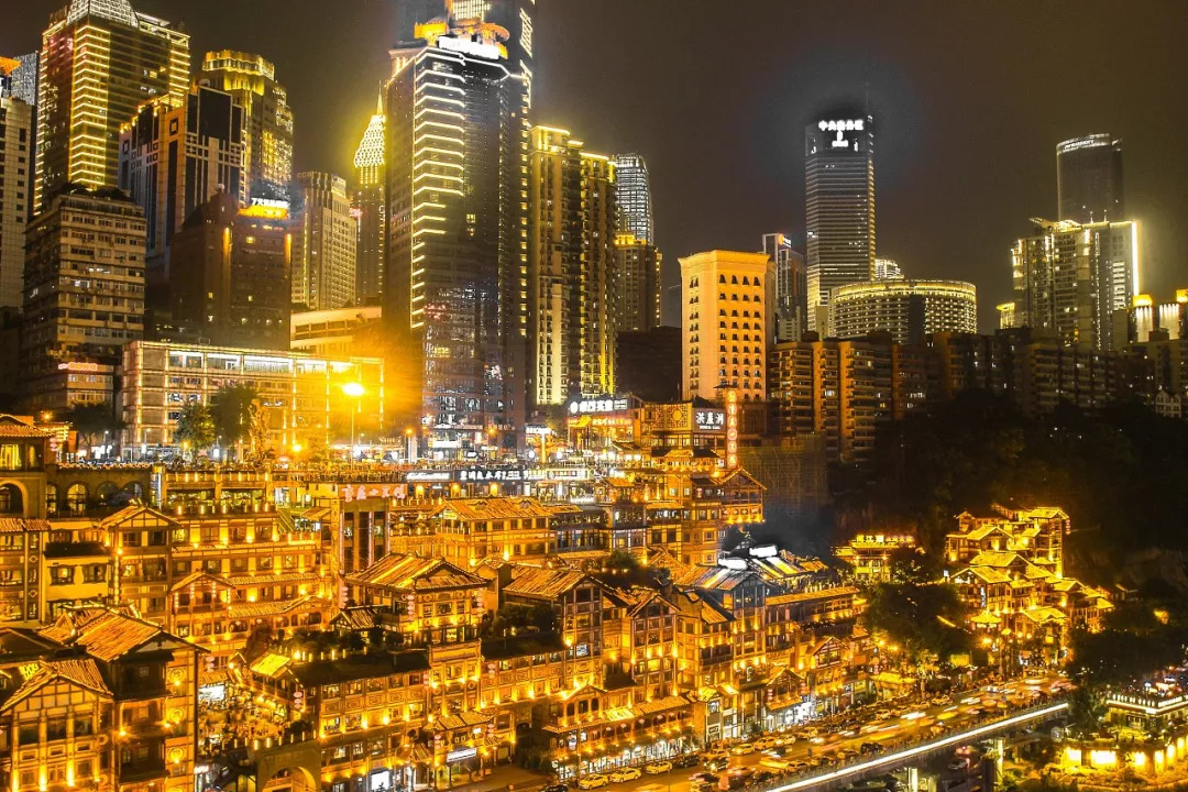 山城交响，重庆的历史传承与现代化旋律